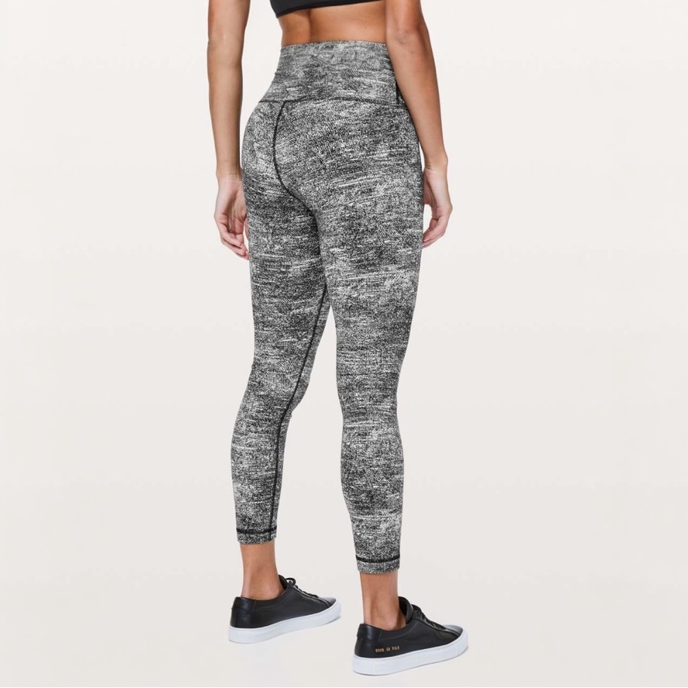 Lululemon Wunder Under 25” Size 4 Hi-Rise Tight *Luon Rush Jacquard Black White